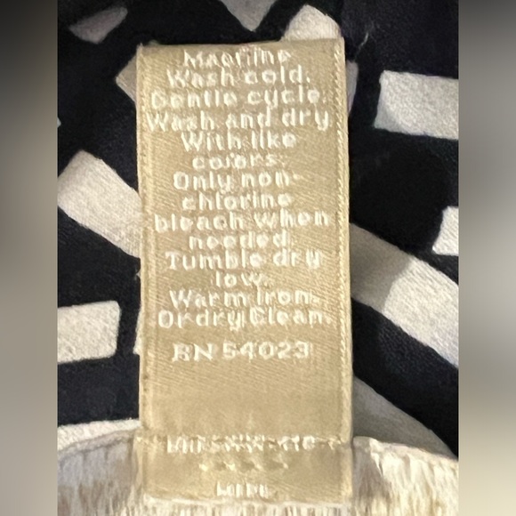 Banana Republic Women’s Printed Blue/White Bow Blouse, size 14 - Picture 8 of 9